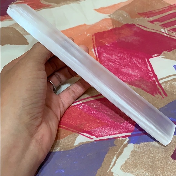 Large Selenite Crystal Wand. Brand New - Picture 2 of 3